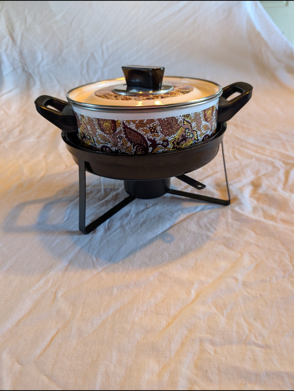 2/50$ Vintage Brown and Black Patterned Enamel Fondue Casserole with Stand